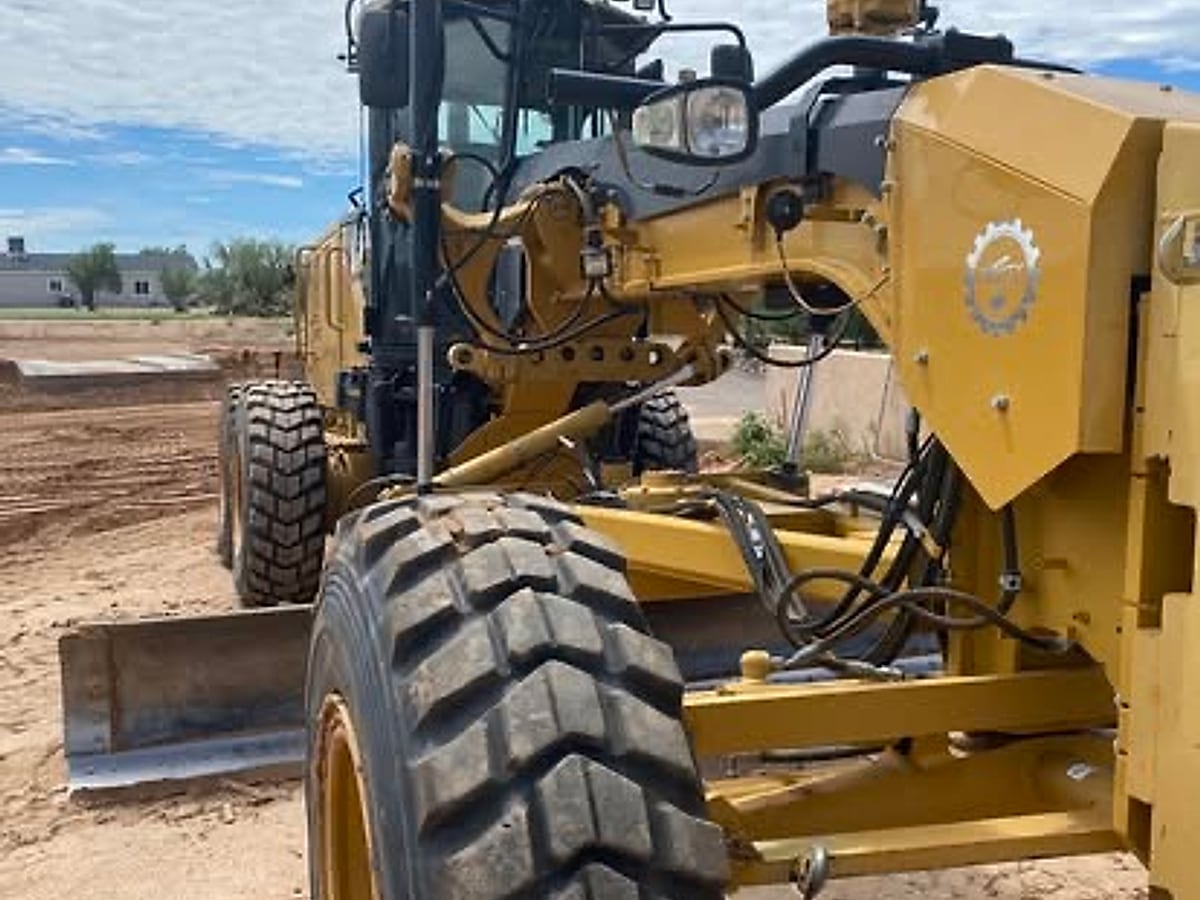 Motor grader fitted with a GPS grade-control mast